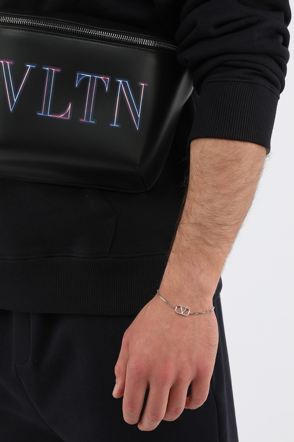 צמיד לוגו מטאלי כסוף